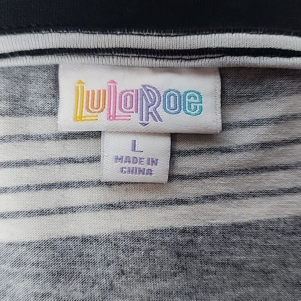 LuLaRoe Black White Striped V-Neck Women's Top Size Large - Picture 2 of 4